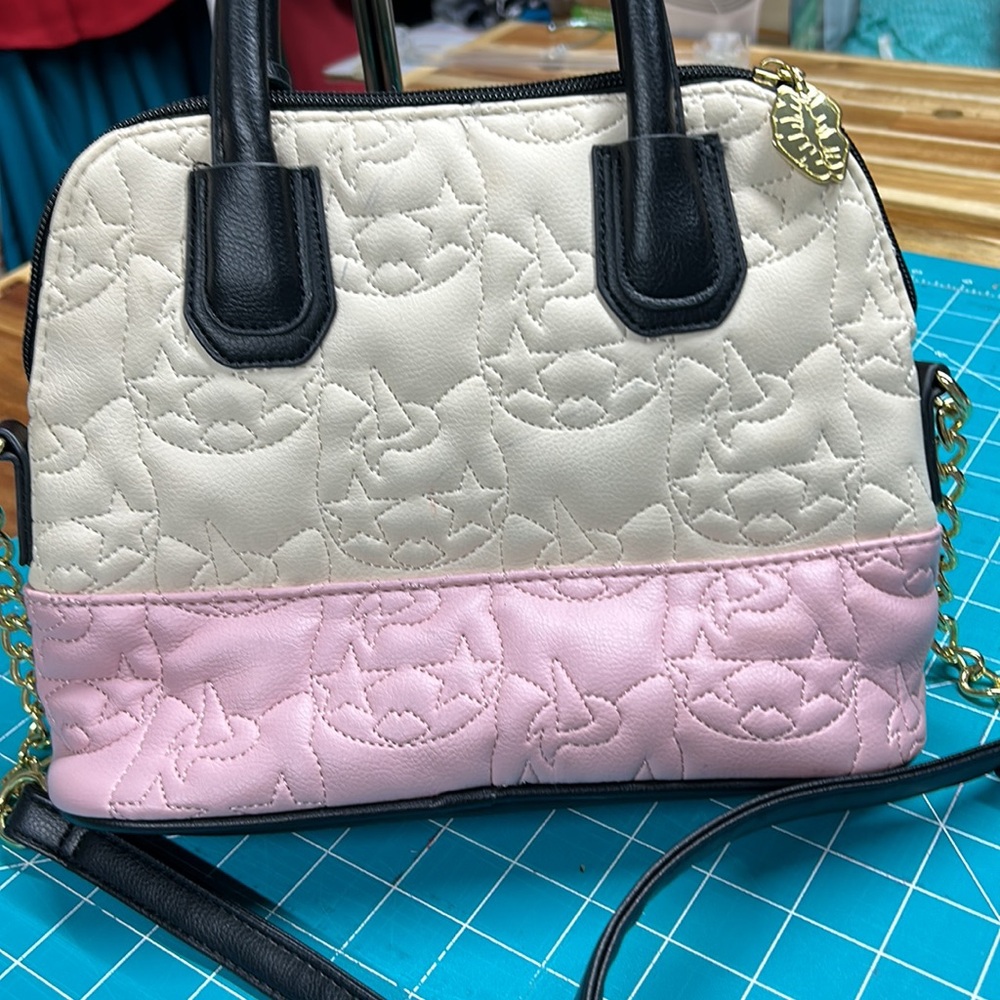 NWOT BETSEY JOHNSON LUV BETSEY crossbody pink and cream quilted kitchen pattern - Picture 7 of 14